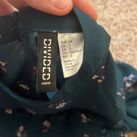 size 2 Divided by H&M top - Picture 2 of 4